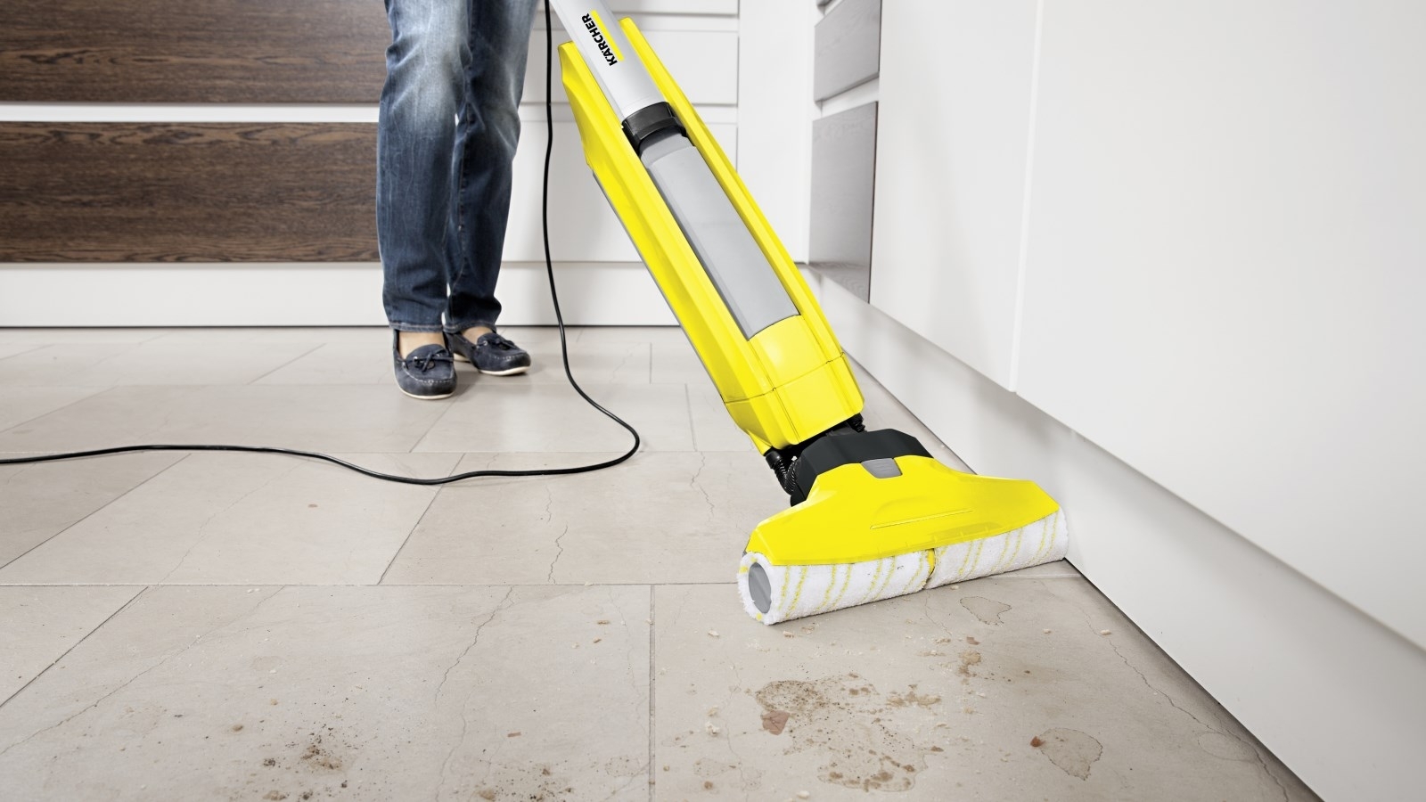 Моющая швабра керхер для дома. Электрошвабра Karcher FC 5 eu. Пылесос электровеник Karcher FC 460. Аппарат для влажной уборки Karcher fc5. Швабра пылесборник.