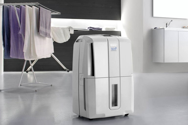 The DeLonghi AriaDry drying clothes indoors